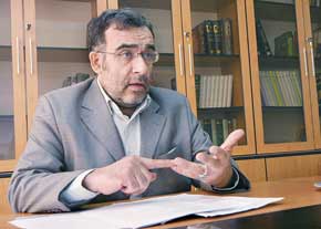 مصاحبه با آقای دکتر عباس حاجی آخوندی در رابطه با وضعیت ساخت داروهای گیاهی در ایران