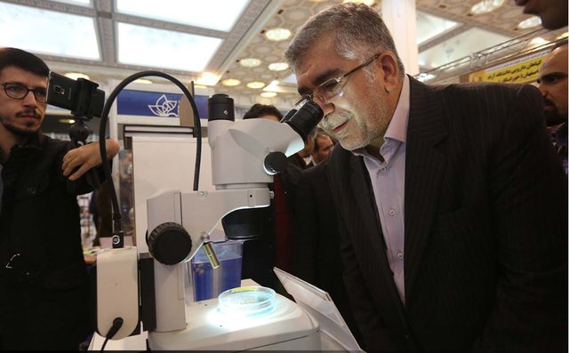 بازدید رئیس سازمان جهاد دانشگاهی از چهارمین جشنواره و نمایشگاه ملی گیاهان دارویی و طب ایرانی